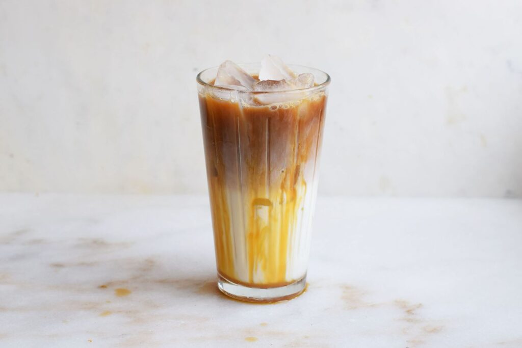how to make an iced caramel macchiato