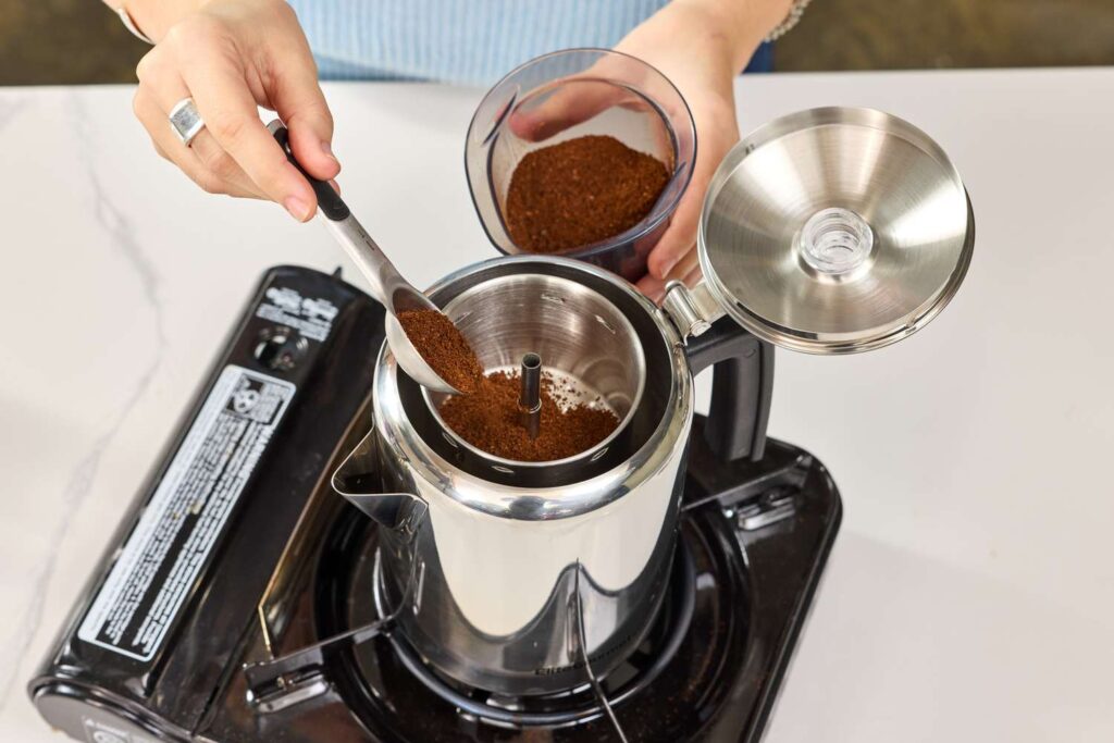 how does a percolator coffee pot work